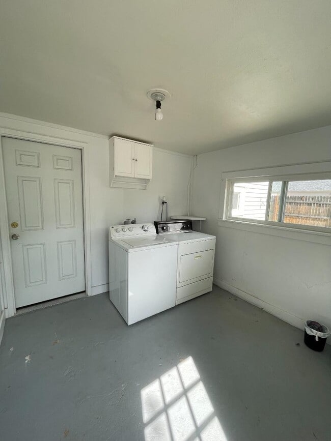 211 W Elm Ave in Saratoga, WY - Building Photo - Building Photo