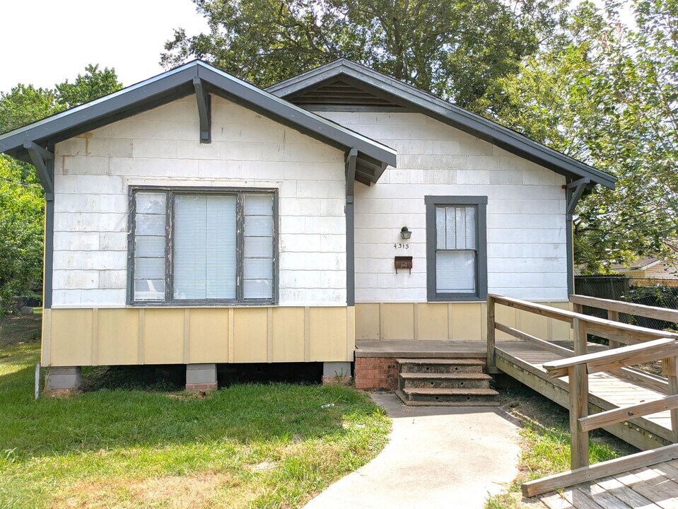 4315 Brandon Ave in Beaumont, TX - Building Photo