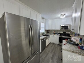 102 Brandywine Dr NE in Conover, NC - Building Photo - Building Photo