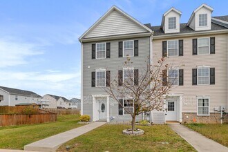 38 Envy Ct in Inwood, WV - Building Photo - Building Photo