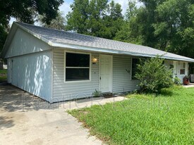 37845 Crystal Way in Dade City, FL - Building Photo