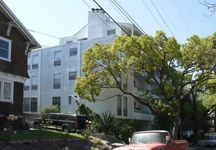 3300 Kempton Ave in Oakland, CA - Building Photo - Building Photo