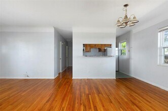 2900 Leslee Lake Dr N in St. Petersburg, FL - Building Photo - Building Photo