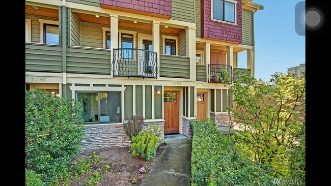 108 17th Ave, Unit B in Seattle, WA - Building Photo - Building Photo