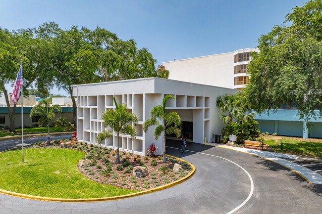 St. Mark Village in Palm Harbor, FL - Foto de edificio - Building Photo