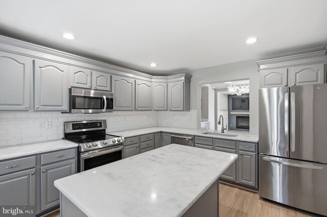 property at 12087 Edgemere Cir