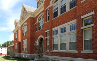Apartments For Rent Near Eden Park In Mount Adams Cincinnati Ohio Windsor Flats Apartments