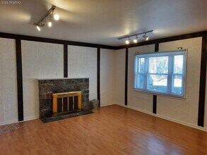 22 Deepdale Dr in Huntington Station, NY - Building Photo - Building Photo