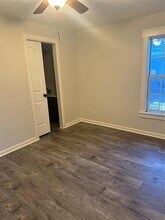 604 S McKinney St in Ennis, TX - Building Photo - Building Photo
