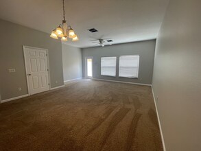 927 Spring Harvest Ct in Orlando, FL - Foto de edificio - Building Photo