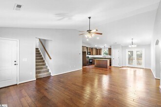 207 Blacks Dr in Greenville, SC - Foto de edificio - Building Photo