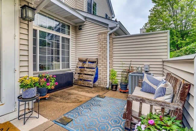 9255 Troon Ct in Woodbury, MN - Building Photo - Building Photo