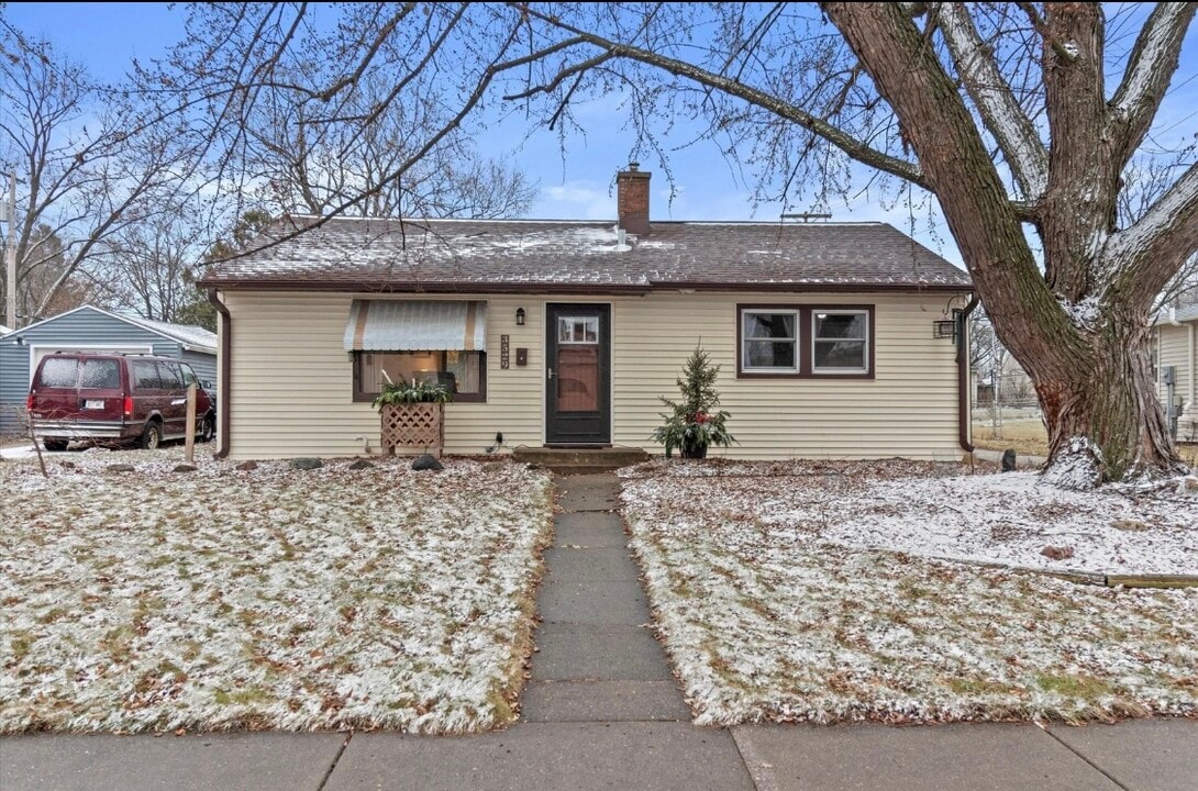 3529 Prairie Ave in Madison, WI - Foto de edificio