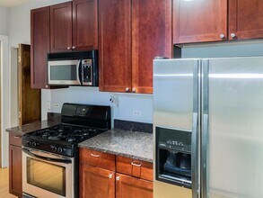 4712 N Winchester Ave, Unit 4702-2 in Chicago, IL - Building Photo - Building Photo