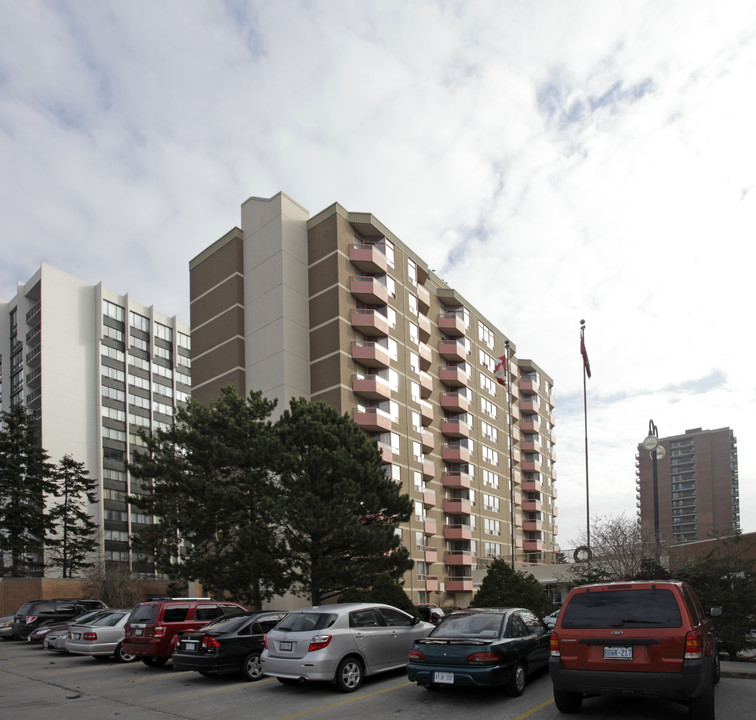 Oakville Senior Citizens Residence in Oakville, ON - Building Photo