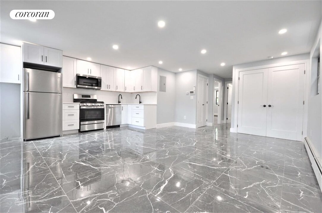 163 E 46th St in Brooklyn, NY - Building Photo