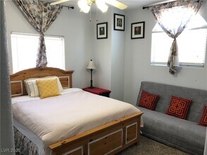 5423 Dancing Bear Dr in Las Vegas, NV - Building Photo - Building Photo