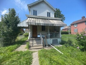 833 Hinnerman St in Duquesne, PA - Building Photo - Building Photo