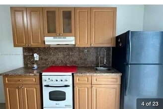 48 SW 11th St in Dania Beach, FL - Foto de edificio - Building Photo