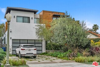 2230 Malcolm Ave in Los Angeles, CA - Building Photo - Building Photo