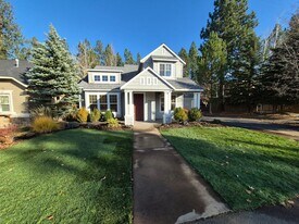 19397 Blue Lake Loop in Bend, OR - Building Photo
