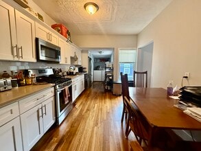 234 Pearl St, Unit 2 in Cambridge, MA - Foto de edificio - Building Photo