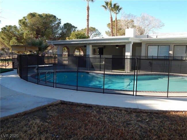 property at 3338 Zuni Cir