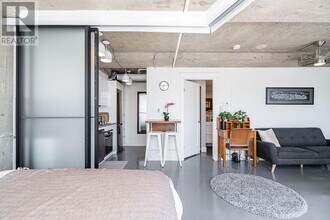 27 Alexander St in Vancouver, BC - Building Photo - Building Photo