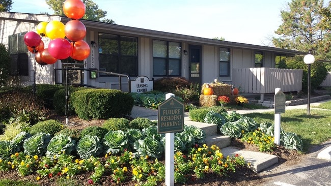 Elmtree Park in Indianapolis, IN - Foto de edificio - Building Photo