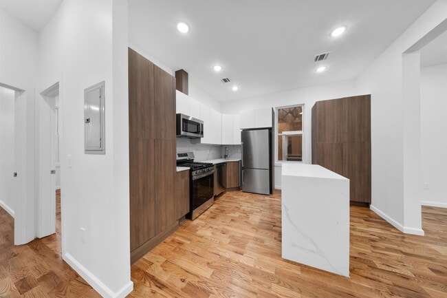 1111 53rd St in North Bergen, NJ - Foto de edificio - Building Photo