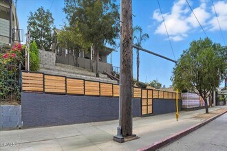 1488 W Sunset Blvd, Unit 1/4 in Los Angeles, CA - Foto de edificio - Building Photo