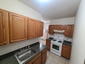 298 Howe Ave in Shelton, CT - Building Photo - Building Photo