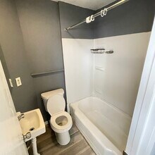 22 2nd St, Unit 1 in Lowell, MA - Foto de edificio - Building Photo