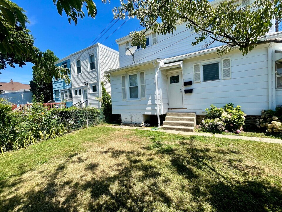 2700 Edgmont Ave, Unit C in Brookhaven, PA - Foto de edificio