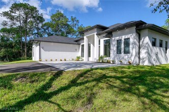 219 33rd Ave NW in Naples, FL - Building Photo - Building Photo