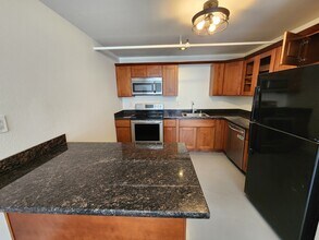 730 29th St, Unit #8C in Oakland, CA - Foto de edificio - Building Photo