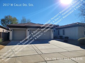 2017 W Calle Del Sol in Phoenix, AZ - Building Photo - Building Photo