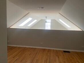 1920 N Oakley Ave, Unit 2R in Chicago, IL - Building Photo - Building Photo