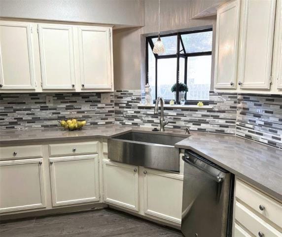 property at 16301 Ledgemont Ln