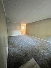 1533 Hartford Rd in Manhattan, KS - Building Photo - Building Photo