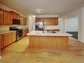 3063 Woodbridge Ln in Canton, GA - Foto de edificio - Building Photo