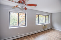 458 W Briar Pl, Unit #203 in Chicago, IL - Building Photo - Building Photo