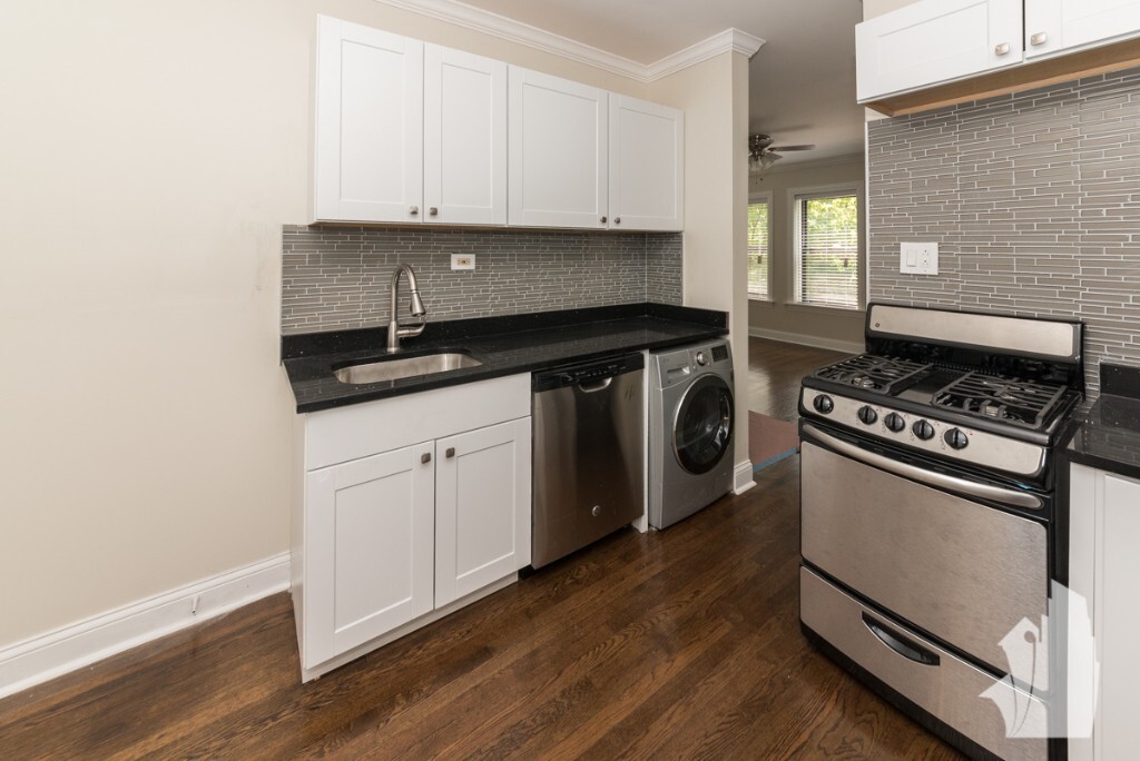 1056 W Lill Ave, Unit 1054-1 in Chicago, IL - Foto de edificio