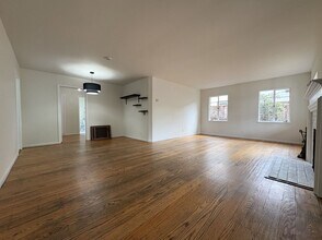 1023 Embarcadero Rd in Palo Alto, CA - Building Photo - Building Photo