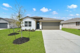 14515 Rain Tree Dr in Mont Belvieu, TX - Building Photo - Building Photo