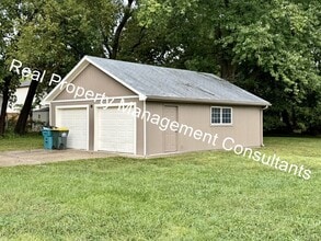 209 S Madison St in Spring Hill, KS - Building Photo - Building Photo