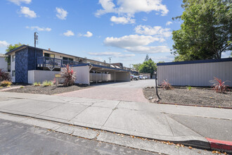 Anchor Apartments in Concord, CA - Foto de edificio - Building Photo