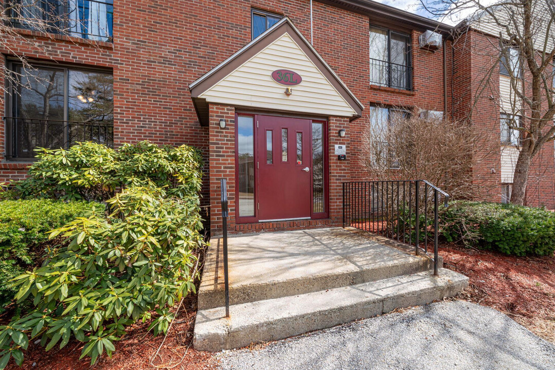 36 English Village Rd, Unit 202 in Manchester, NH - Building Photo