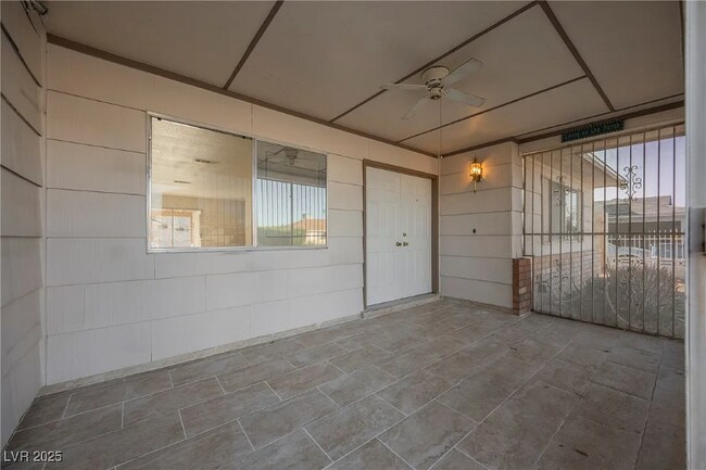 220 Bruin Way in Las Vegas, NV - Building Photo - Building Photo