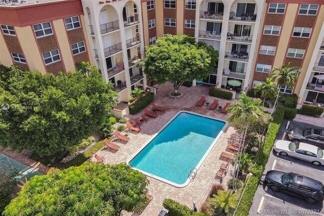 property at 400 N Riverside Dr
